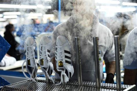 cierra fabrica de adidas en argentina|Adidas en Chivilcoy. Reabre una fábrica de zapatillas que había .